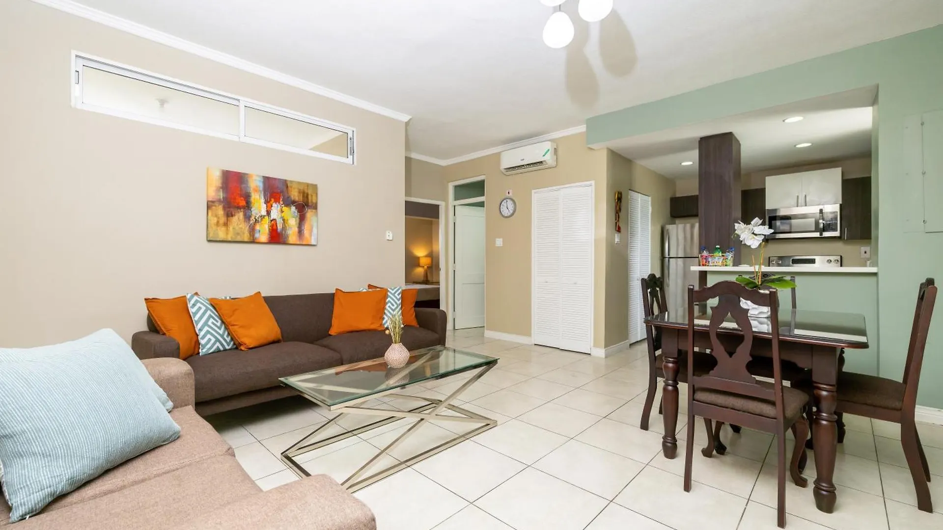 Choose To Be Happy At Brompton Estates - One And Two Bedroom With Pool كينغستون