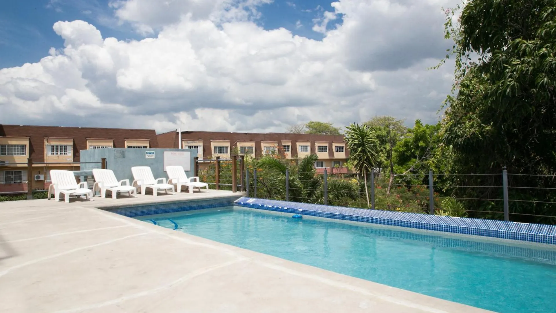 Choose To Be Happy At Brompton Estates - One And Two Bedroom With Pool location