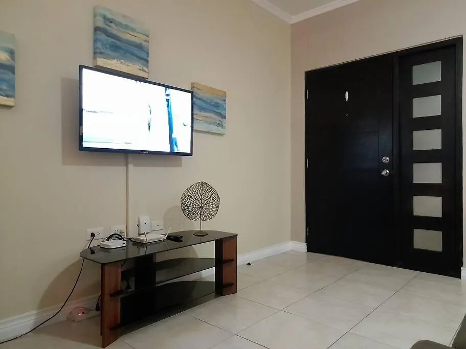 Choose To Be Happy At Brompton Estates - One And Two Bedroom With Pool 킹스톤 아파트