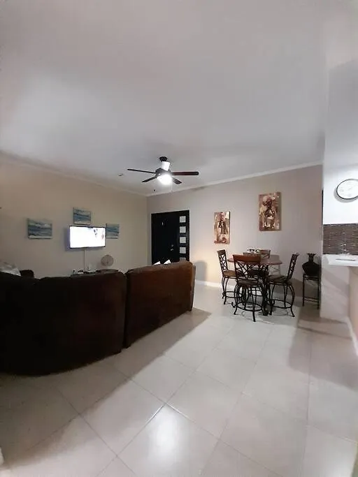 Choose To Be Happy At Brompton Estates - One And Two Bedroom With Pool Kingston Apartment