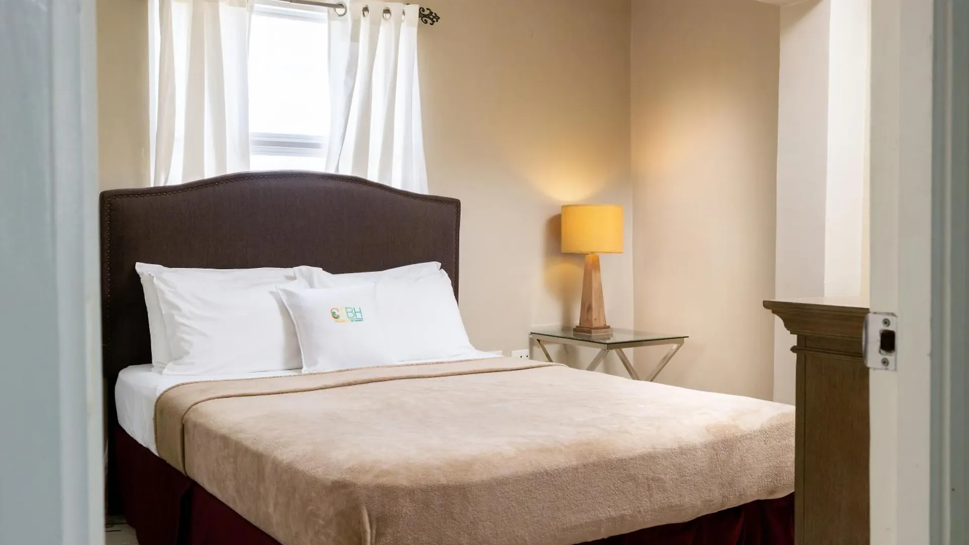 Apartment Choose To Be Happy At Brompton Estates - One And Two Bedroom With Pool Kingston