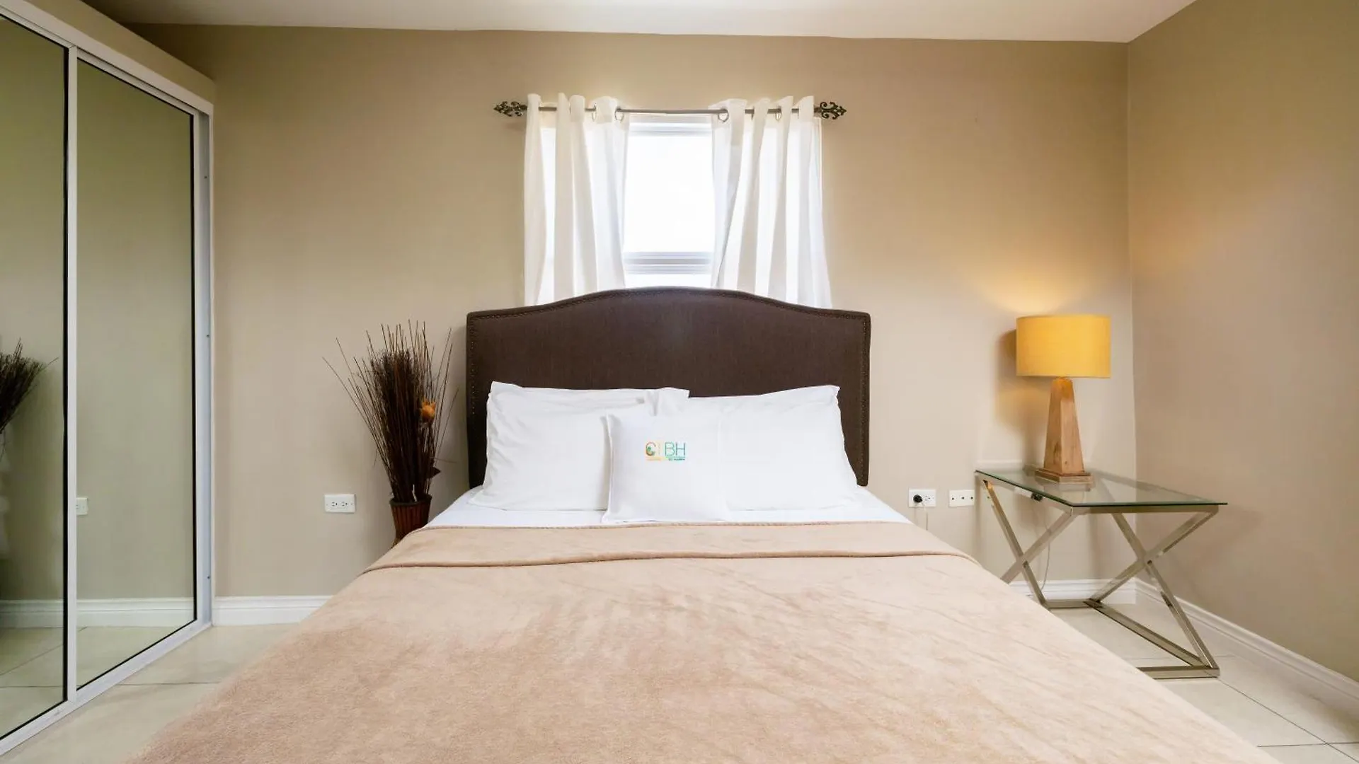 Choose To Be Happy At Brompton Estates - One And Two Bedroom With Pool Kingston Apartment
